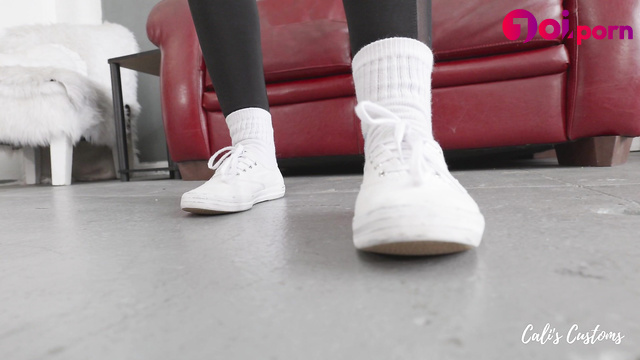 Sporty milf wants you under her sneaker - Cali Logans Custom Fantasies