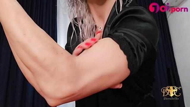 Eva - Mistress smeared herself with oil and excites you with her muscles - Dreams Cum True
