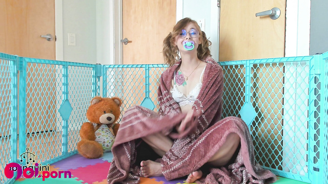 Princess Charlie Mcgee teases you with diaper JOI fun - Bblinguini