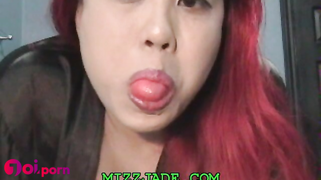 Soft pink bubble gum chewing and blowing bubbles - Mizz Jade's FinDom Store