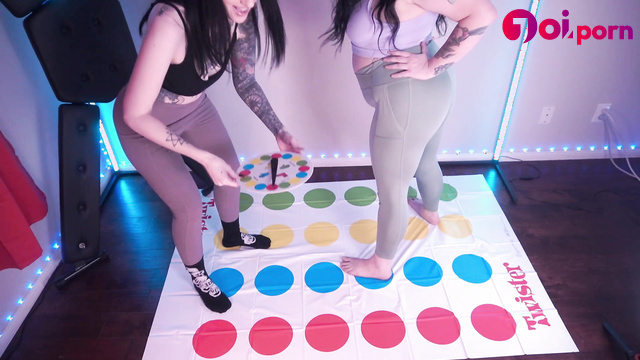 Twister game in yoga pants makes you submissive - Xkristyleex