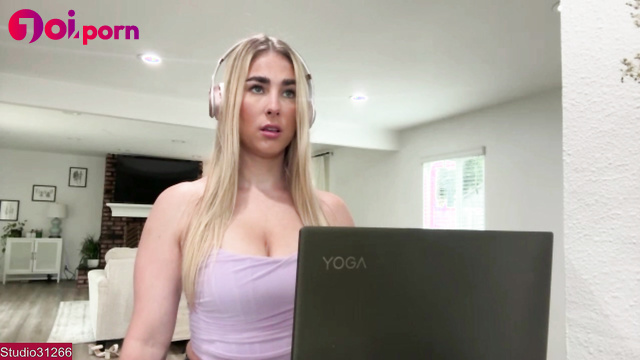Hypnotized Victoria Elizabeth follows control instructions - Studio 31266