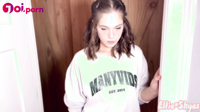 POV stepdaughter pleases you with her mouth while her mother doesn't see - Ellie x Skyes