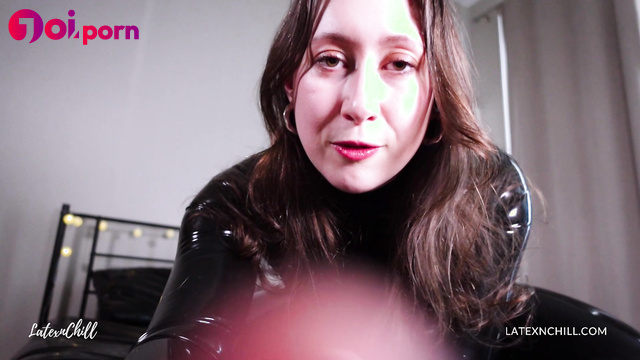 Brunette in latex wants to make with you something dirty - Latex n Chill