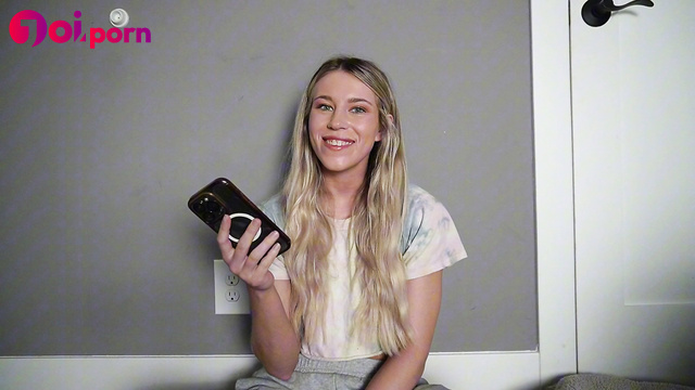 Blonde obsessed with a BBC couldn't resist and started jerking it off - keeks 3005