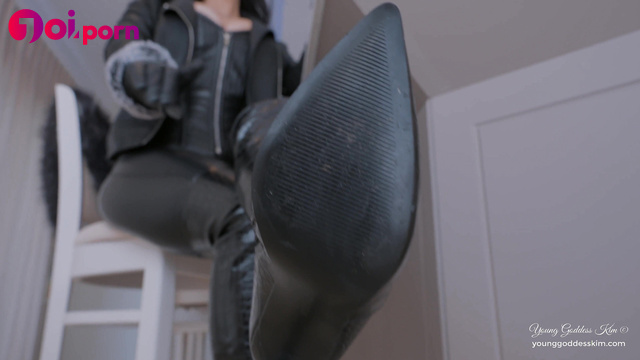 Squat down and look at your goddess (femdom) - Young Goddess Kim