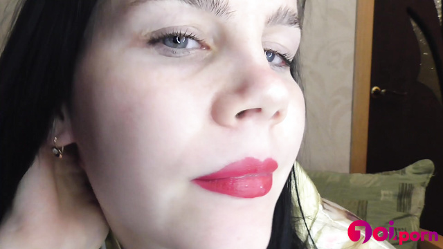 A giant woman wants to eat a little man - Anna Sky