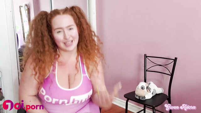 Giantess redhead lady crushed a man with her big butt - Gwen Adora