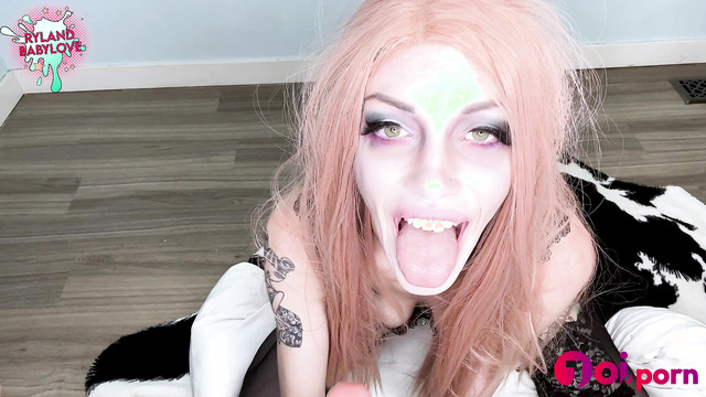 Zombie babe masturbating after blowjob to a rubber cock - Ryland Babylove
