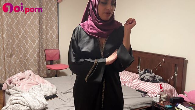 When her muslim husband is at work, she entertains you - Heavensbunny
