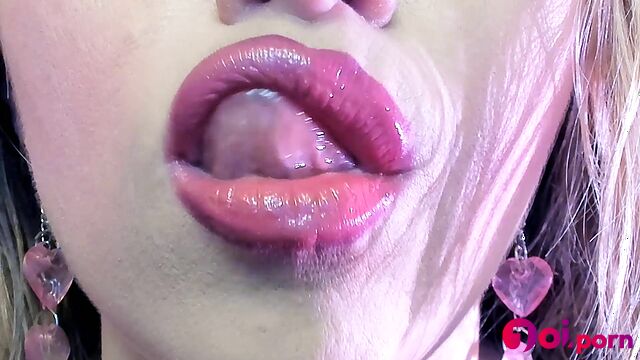 Sexy lipstick tutorial (for free) solo - Petite Mercy