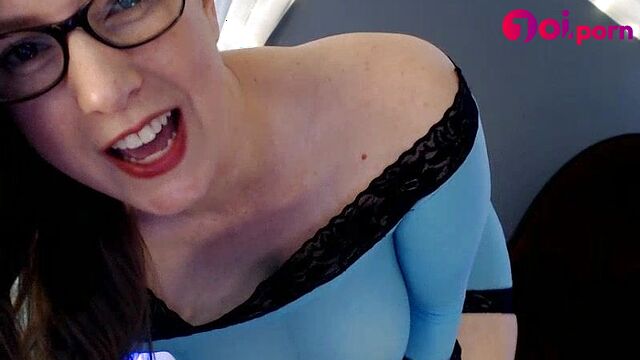 Middle-aged babe wants to have fun with you - Amber Cutie
