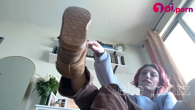 Her toes will be delivered straight to your mouth - Elle Marz