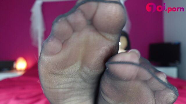 You're a loser and you'll look at her foots - MissesDiscreets